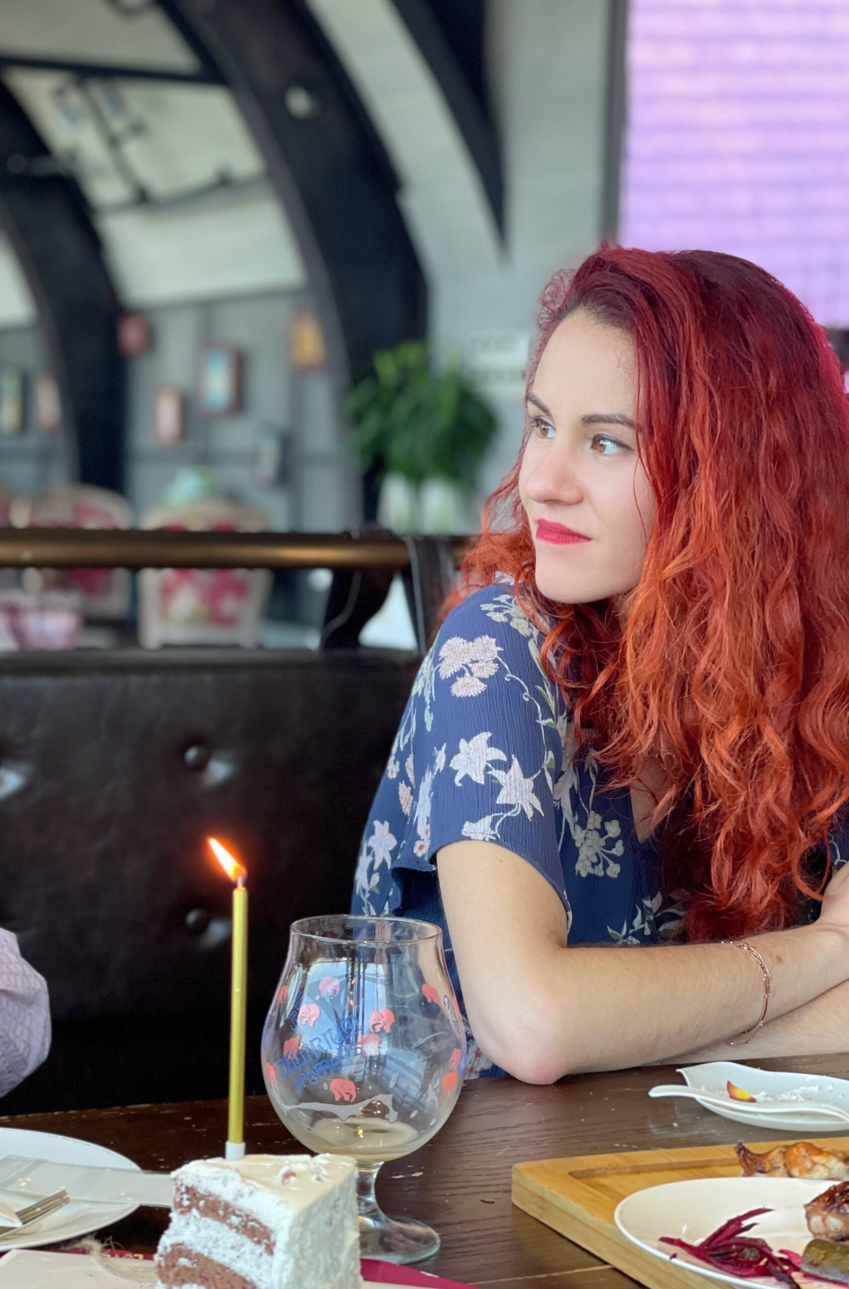 {"ARInfo":{"IsUseAR":false},"Version":"1.0.0","MakeupInfo":{"IsUseMakeup":true},"FaceliftInfo":{"IsChangeEyeLift":false,"IsChangeFacelift":false,"IsChangePostureLift":false,"IsChangeNose":false,"IsChangeFaceChin":false,"IsChangeMouth":false,"IsChangeThinFace":true},"BeautyInfo":{"SwitchMedicatedAcne":false,"IsAIBeauty":false,"IsBrightEyes":false,"IsSharpen":false,"IsOldBeauty":false,"IsReduceBlackEyes":false},"HandlerInfo":{"AppName":2},"FilterInfo":{"IsUseFilter":false}}